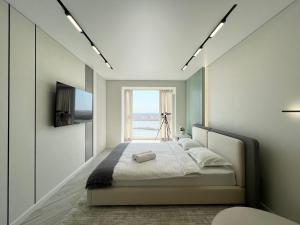 Posteľ alebo postele v izbe v ubytovaní LUX с видом на набережную