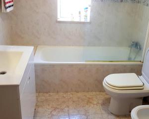Et badeværelse på Vila with Private Pool