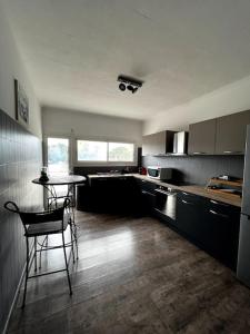 a kitchen with a table and a chair in it at Appartement 3 chambres , coeur de Porticcio 130 m2 in Grosseto-Prugna