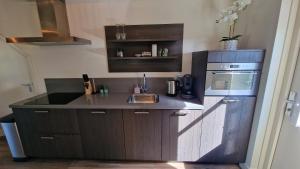 Kuchyň nebo kuchyňský kout v ubytování B&B De Droomhoeve