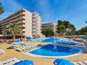 Bazén v ubytování Estudio atico con piscina "Solsalou" Edificio Inter 2 nebo v jeho okolí