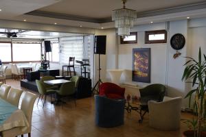 Гостиная зона в DEMİR OTEL RESTAURANT