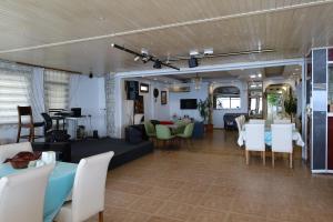 Гостиная зона в DEMİR OTEL RESTAURANT