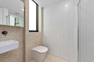 Bilik mandi di Elegant and modern Style Apartments for long term tenants in Dulwich hill +19 gambar