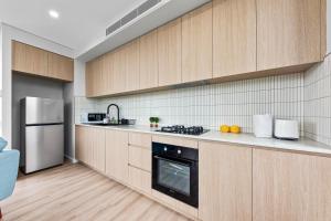 Dapur atau dapur kecil di Elegant and modern Style Apartments for long term tenants in Dulwich hill