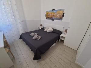 a bedroom with a bed with two towels on it at La Casa di Sandra by PortofinoVacanze in Rapallo