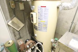 a water heater in a room with a phone at Larix Tateshina Villa - Vacation STAY 86531v in Chino
