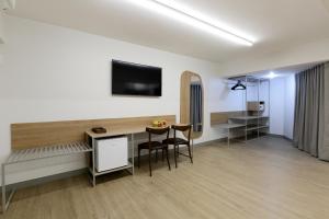 TV a/nebo společenská místnost v ubytování San Marino Suite Hotel