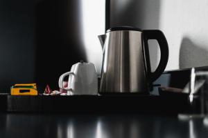 Příslušenství pro přípravu čaje a kávy v ubytování City Hotel Fellbach 24H CHECK-IN