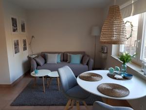 a living room with a table and a couch at Ferienwohnung MOMENTE in Waldbreitbach