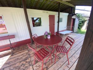 Balkón alebo terasa v ubytovaní Mobilhome sous chalet en bois à la ferme