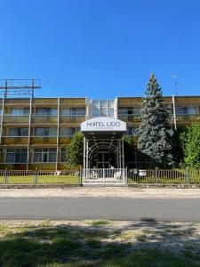 a large building with a hotel lope sign on it at Retro Lido - Vonyarcvashegy in Vonyarcvashegy