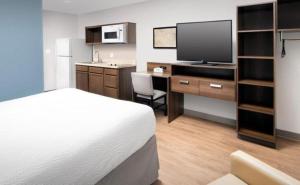 Cucina o angolo cottura di WoodSpring Suites Mesa Chandler