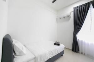 Tempat tidur dalam kamar di Newly Renovated 3Bedroom Vacation Home 6-8pax