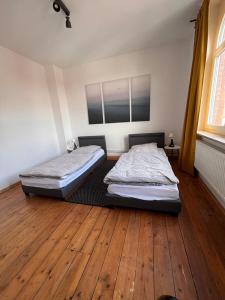 Ein Bett oder Betten in einem Zimmer der Unterkunft Ferienwohnung zur Altstadt