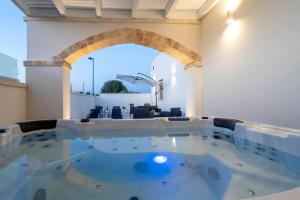 a large pool of water in a room with an arch at Aurosa Vacanze in Alliste