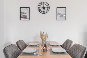 Fotografie z fotogalerie ubytování Harmony: Edersee Apartment – Sperrmauer – Lounge v destinaci Edersee