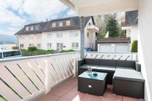 Balkón nebo terasa v ubytování Harmony: Edersee Apartment – Sperrmauer – Lounge