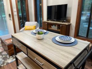 TV a/nebo společenská místnost v ubytování Snuggle Up
