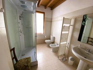 Koupelna v ubytování B&B Tenuta Le Rondini