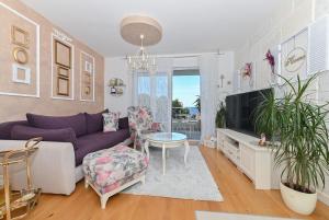 TV a/nebo společenská místnost v ubytování Apartment Đaninovica II