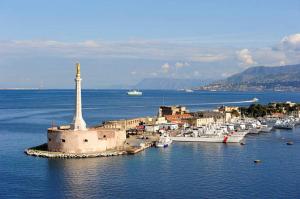 a town with a lighthouse in the middle of the water at Damilhouse 3 in Messina