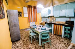 a kitchen with a table and chairs in it at Casa vacanze Fatucchi in Foiano della Chiana +17 photos
