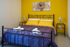 a bedroom with a bed with a yellow wall at Freshwater Pirates in Gaeta