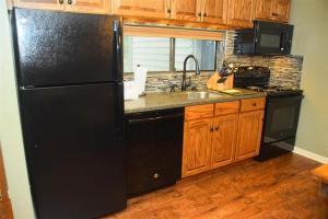 Dapur atau dapur kecil di Seven Springs Stoneridge 3 Bedroom Standard Condo, walking distance to slopes! condo