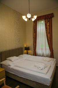 Łóżko lub łóżka w pokoju w obiekcie Főnix Wellness Resort