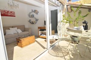 Χώρος καθιστικού στο Chez LuLu Holiday Home