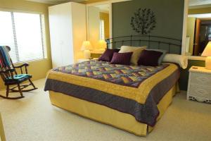 Seven Springs Stoneridge 3 Bedroom Standard Condo, Mountain Views! condo tesisinde bir odada yatak veya yataklar
