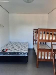 Двуетажно легло или двуетажни легла в стая в Chácara Recanto Feliz