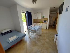 Kuchyňa alebo kuchynka v ubytovaní Apartmani MaTi