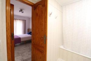 Zdjęcie z galerii obiektu HOTEL H104 I Posada del Mar I Encantador hostel en la playa de Gandia w mieście Los Mártires