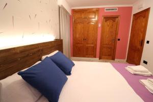 Zdjęcie z galerii obiektu HOTEL H104 I Posada del Mar I Encantador hostel en la playa de Gandia w mieście Los Mártires