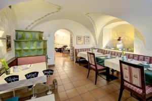 a restaurant with tables and chairs in a room at Hotel Schlair in Kremsmünster