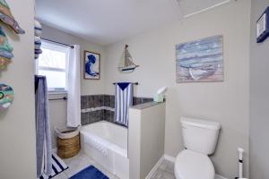a bathroom with a bath tub and a toilet at Inviting Missouri River Vacation Rental 2 Mi Away in Great Falls +19 photos