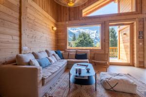 Posedenie v ubytovaní Sublime Semi Detached Chalet Facing The Mont Blanc
