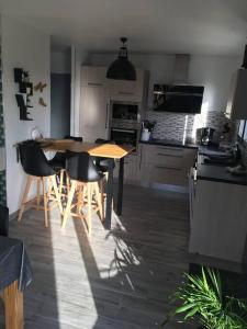 Kuchyňa alebo kuchynka v ubytovaní Charmante maison neuve à 2 pas de la mer !!
