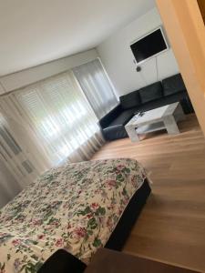 เตียงในห้องที่ Apartment in Bern city centre