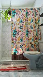 a bathroom with a shower curtain and a toilet at Tu Casa en el Caribe in Cancún