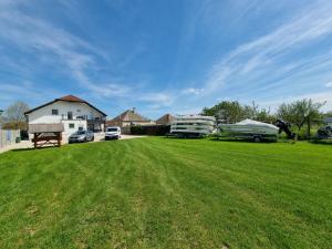 Fotografie z fotogalerie ubytování Duna-Beach Apartman v destinaci Kimle