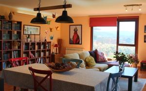 Et opholdsområde på Espectacular casa a dos minutos de Playa America