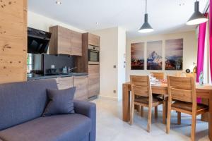 Η κουζίνα ή μικρή κουζίνα στο HIMALAYA Annecy Rent Lodge