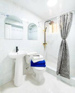 Koupelna v ubytování Hermosa Suites #3 in the heart of PUNTA CANA