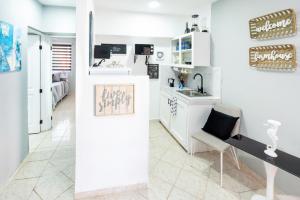 Kuchyň nebo kuchyňský kout v ubytování Hermosa Suites #3 in the heart of PUNTA CANA