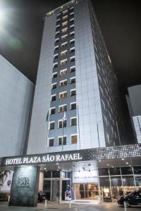 a hotel plazasa sao rafael at night at Plaza São Rafael Hotel in Porto Alegre