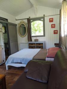 a bedroom with two beds and a window at Chambre d hôte dans un magnifique chalet in Pontenx-les-Forges