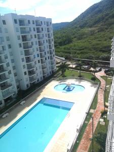 a large swimming pool in front of some buildings at Depto Condominio Aqualina in Girardot